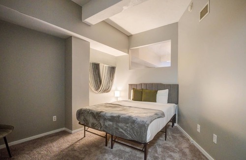 Gateway District Apartment | Frontdesk | 2 BR Apt by Progressive Field