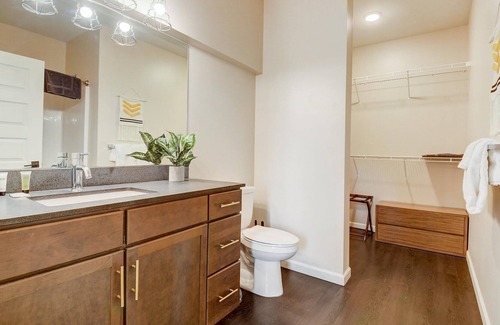 Louisville Apartment | Frontdesk | 2 BR Apt near Churchill Downs
