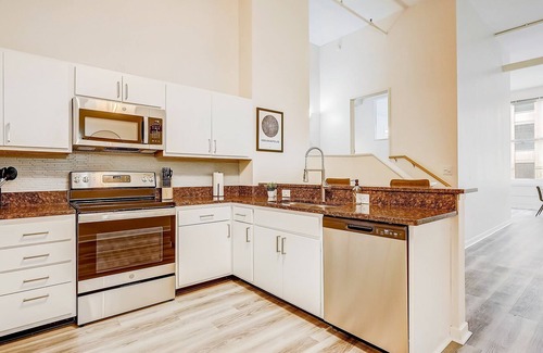 Mile Square Apartment | Frontdesk | 2 BR Apt near Indiana War Memorial