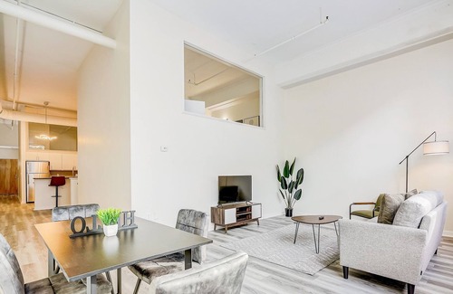 Mile Square Apartment | Frontdesk | 2 BR Apt near Indiana War Memorial
