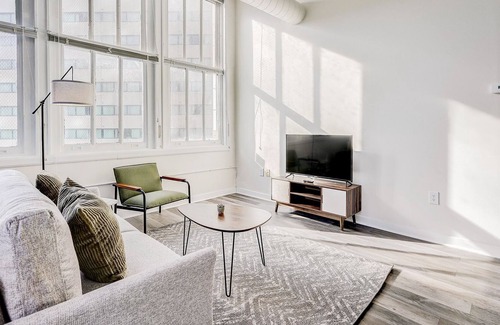 Mile Square Apartment | Frontdesk | 2 BR Apt near Indy Motor Speedway