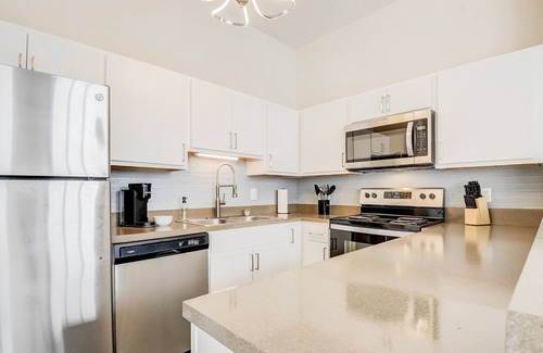 Mile Square Apartment | Frontdesk | 2 BR Apt by Indiana Convention Center
