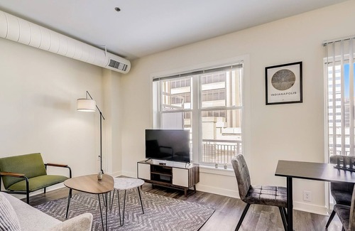 Mile Square Apartment | Frontdesk | 2 BR Apt by Indiana State Museum