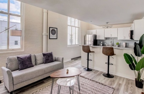 Mile Square Apartment | Frontdesk | 2 BR Apt by the Eiteljorg Museum