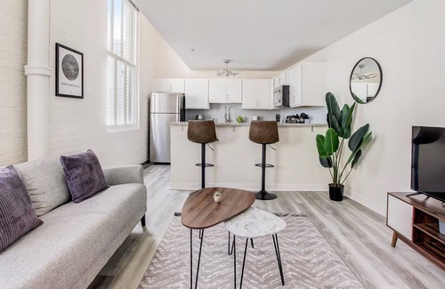 Mile Square Apartment | Frontdesk | 2 BR Apt by the Eiteljorg Museum