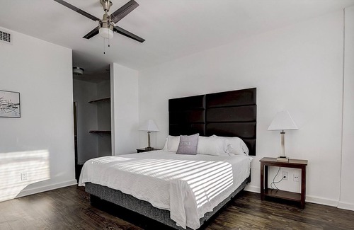 Downtown Fort Worth Apartment | Frontdesk | 2 BR in Sundance Square