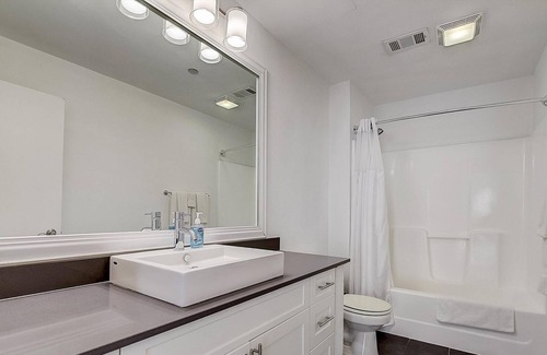 Downtown Fort Worth Apartment | Frontdesk | 2 BR in Sundance Square