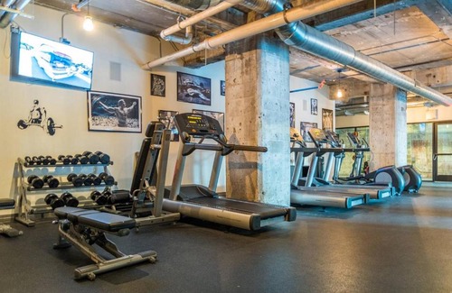 Downtown Dallas Apartment | FRONTDESK 500 Ervay Downtown Convention Ctr