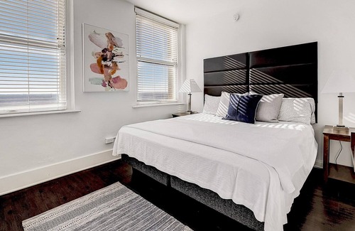 Downtown Fort Worth Apartment | Frontdesk | Bright 2 BR in Sundance Square