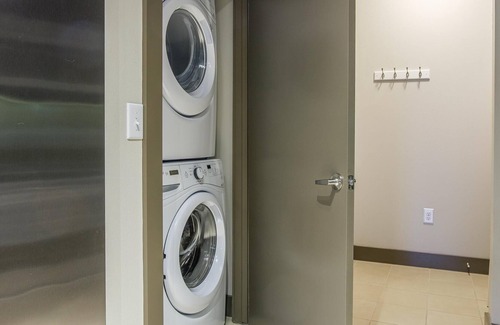 MacGregor Apartment | Frontdesk | Chic Studio Apt Near the Park