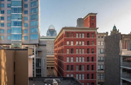 Central Business District Apartment | FRONTDESK East 8 Loft Apts Downtown Cincinnati