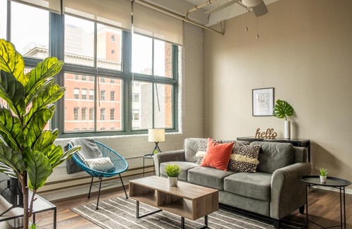 Central Business District Apartment | FRONTDESK East 8 Loft Apts Downtown Cincinnati
