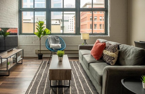 Central Business District Apartment | FRONTDESK East 8 Loft Apts Downtown Cincinnati