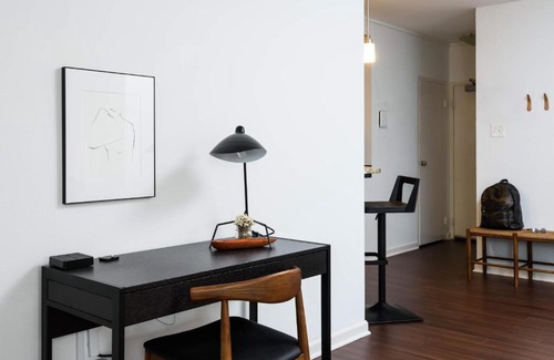Central West End Apartment | FRONTDESK Furnished 1 BR Apt in Central West End