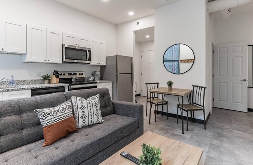 Cultural District Apartment | Frontdesk | Studio Apt by the Phipps Conservatory