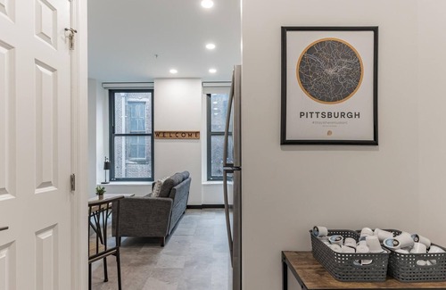 Cultural District Apartment | Frontdesk | Studio Apt by the Phipps Conservatory