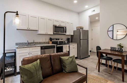 Cultural District Apartment | Frontdesk | Studio Apt close to Andy Warhol Museum