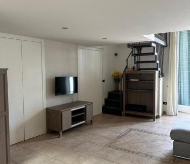 Municipio 5 Apartment | Fronte Porto Home
