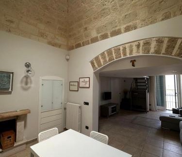 Municipio 5 Apartment | Fronte Porto Home