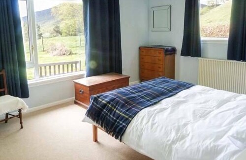 Newtonmore Cottage | Fronthill, NEWTONMORE