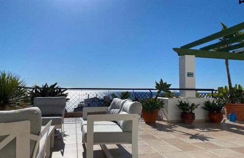 Sitio de Calahonda Apartment | Frontline Beach Penthouse in Mi Capricho