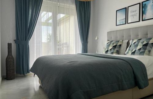 Sitio de Calahonda Apartment | Frontline Beach Penthouse in Mi Capricho