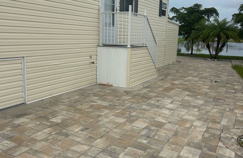 Fort Myers Beach House | Ft Myers Beach 2-bedroom house in over 55 manufactured home gated community