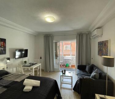 Fuengirola Apartment | Fuengirola, Los Boliches - Nice Studio Right on the Beach.