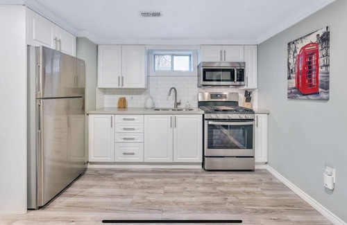 Whitby House | Full Apartment 5 min from Go train Whitby