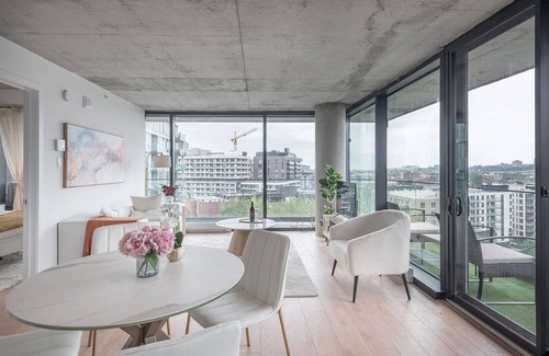 Griffintown Apartment | FULL City View High-rise modern new living