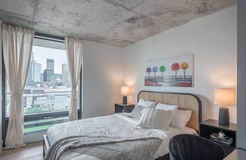 Griffintown Apartment | FULL City View High-rise modern new living