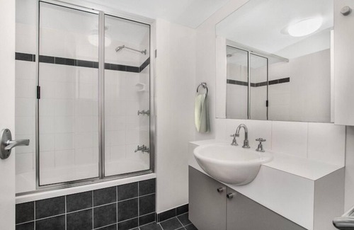 Townsville Apartment | Full contained spacious apartment on river - 2 bed 1 bath