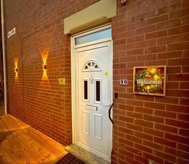 Manchester House | Full Home with Free Parking in Moss Bank, Crumpsall, Manchester
