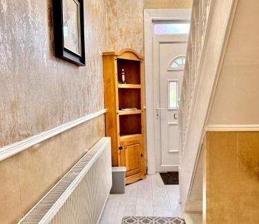 Manchester House | Full Home with Free Parking in Moss Bank, Crumpsall, Manchester