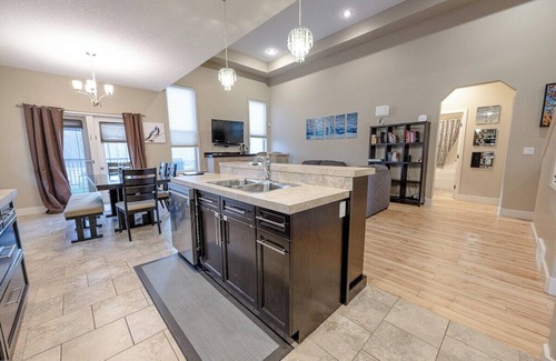 Grande Prairie House | Full House /Game Room /Hot Tub /TV Projector