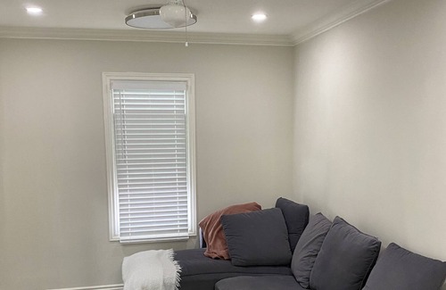 Hamilton House | FULL HOUSE | SLEEP 4 | NEWLY RENO |WALK TO JURAVINSKI HOSPITAL