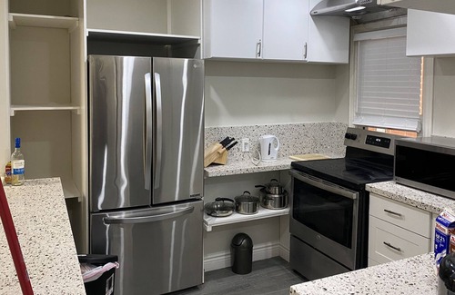 Hamilton House | FULL HOUSE | SLEEP 4 | NEWLY RENO |WALK TO JURAVINSKI HOSPITAL