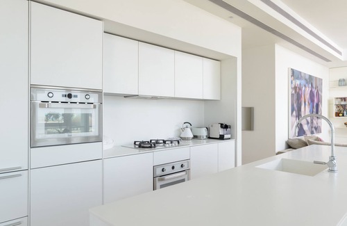 Tel Aviv Condo | Full Service Luxury Tower on Rothschild