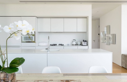 Tel Aviv Condo | Full Service Luxury Tower on Rothschild