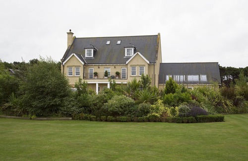 Gullane Villa | Full Size Snooker Table, Log Fire, Tesco Delivers -Bliss! 5 bedroom all en-suite