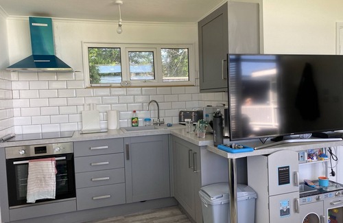 Addlethorpe Ski Chalet | Fully air conditioned holiday chalet close to the beach with wifi