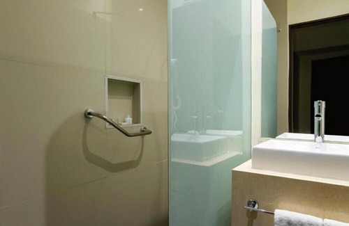 El Centro Hotel | Fully-equipped Junior Suite in the City Center