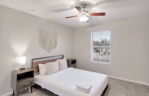 Midland Condo | Fully Equipped Kitchen Midland Apt Fitness Ctr