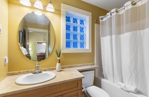 Regional District of Nanaimo Cabin | Fully-equipped near Rathtrevor Beach!