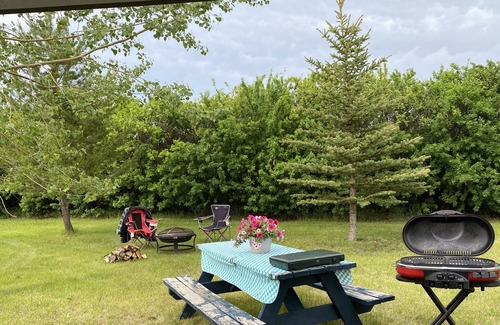 Lyalta House | Fully equipped RV in park-like, treed, private setting!