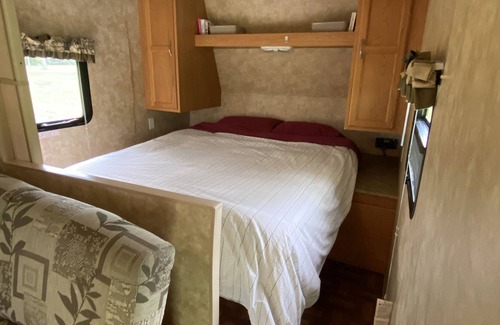 Lyalta House | Fully equipped RV in park-like, treed, private setting!