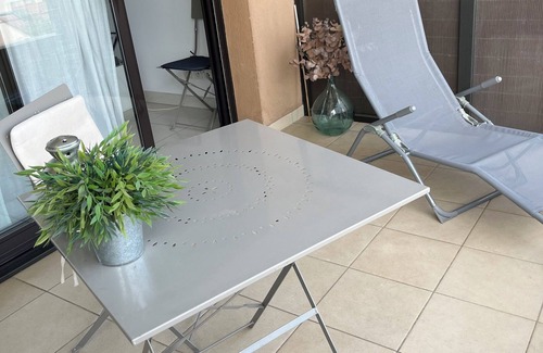 Carnot Apartment | Fully equipped studio in the center of Cannes with swimming pool, large terrace and air conditioning