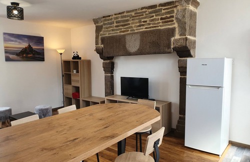 Villedieu-les-Poeles Apartment | Fully furnished and equipped apartment in the courtyard of the Haut Manoir