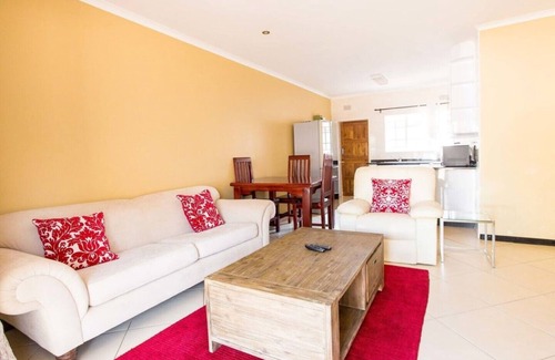 Greendale House | Fully furnished 2 bed-roomed apartments in the leafy northern suburbs of Harare.