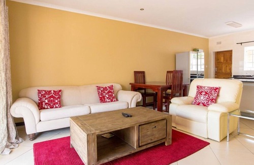 Greendale House | Fully furnished 2 bed-roomed apartments in the leafy northern suburbs of Harare.